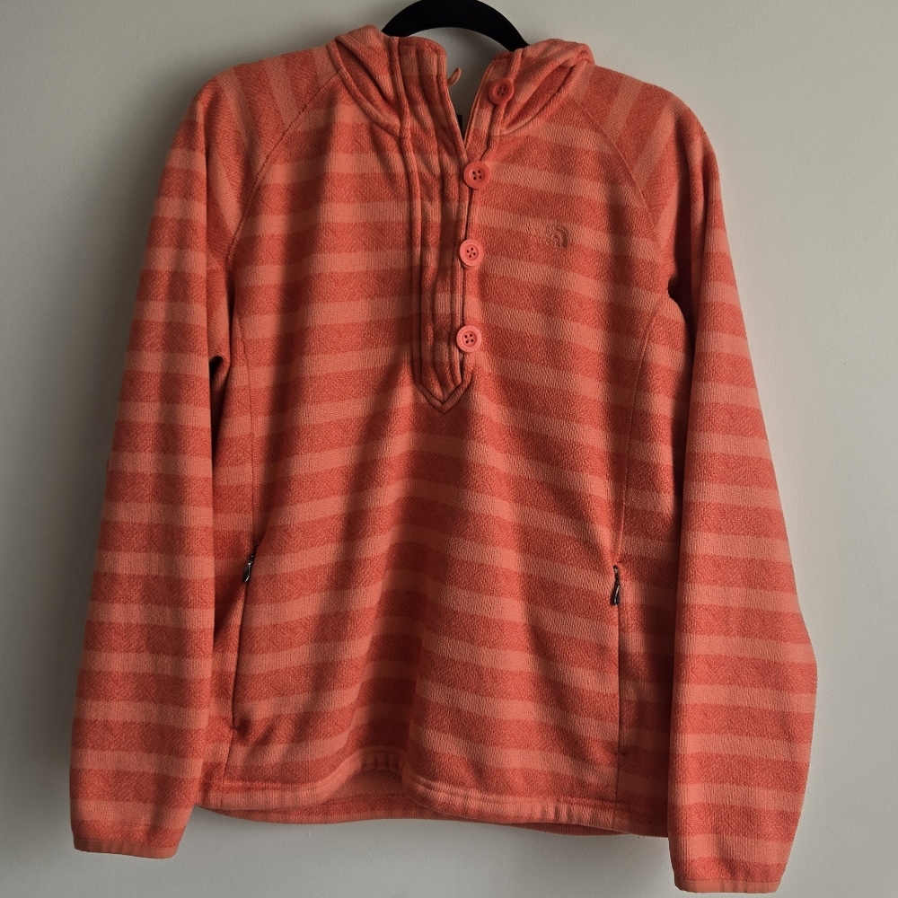 The North Face Crescent Sunshine Sweater. (D9)